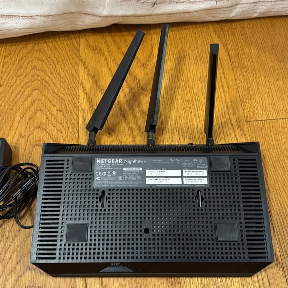 NETGEAR Nighthawk AC1900 Smart WiFi Router, Model R7000 - Picture 5 of 8